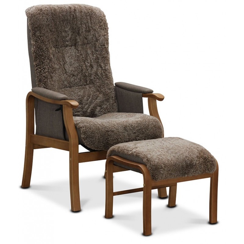 Oxford otium lænestol med skammel - Fåreskind Sahara med Mahogni stel